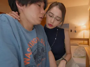 Nữ hoàng là một phụ nữ trẻ đói khát và giàu có với bộ ngực lớn. Cô ấy được mọi người yêu mến. Trái tim hoa của cô ấy tràn ngập tình yêu. Cô ấy đào sâu vào âm hộ bằng ngón tay, bắn chất dịch âm đạo vào tay. Cô ấy xoa bộ ngực lớn của mình và trông rất gợi cảm. Bạn có muốn uống dịch âm đạo không?