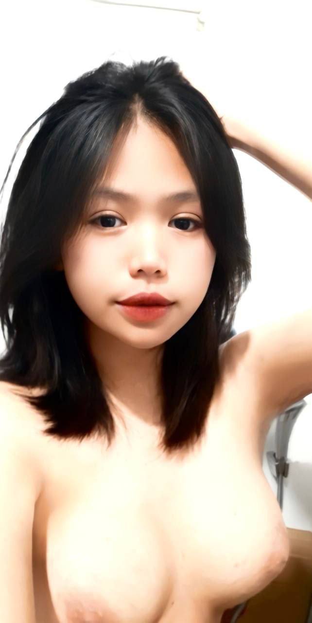 Vợ yêu cosplay trang phục học sinh nữ khi "đi ngoài" để tìm lại cảm giác năm xưa với chồng