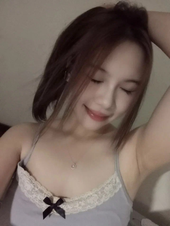 Bố già tích cực vét máng đứa con gái lâu ngày về quê giờ đã trưởng thành
